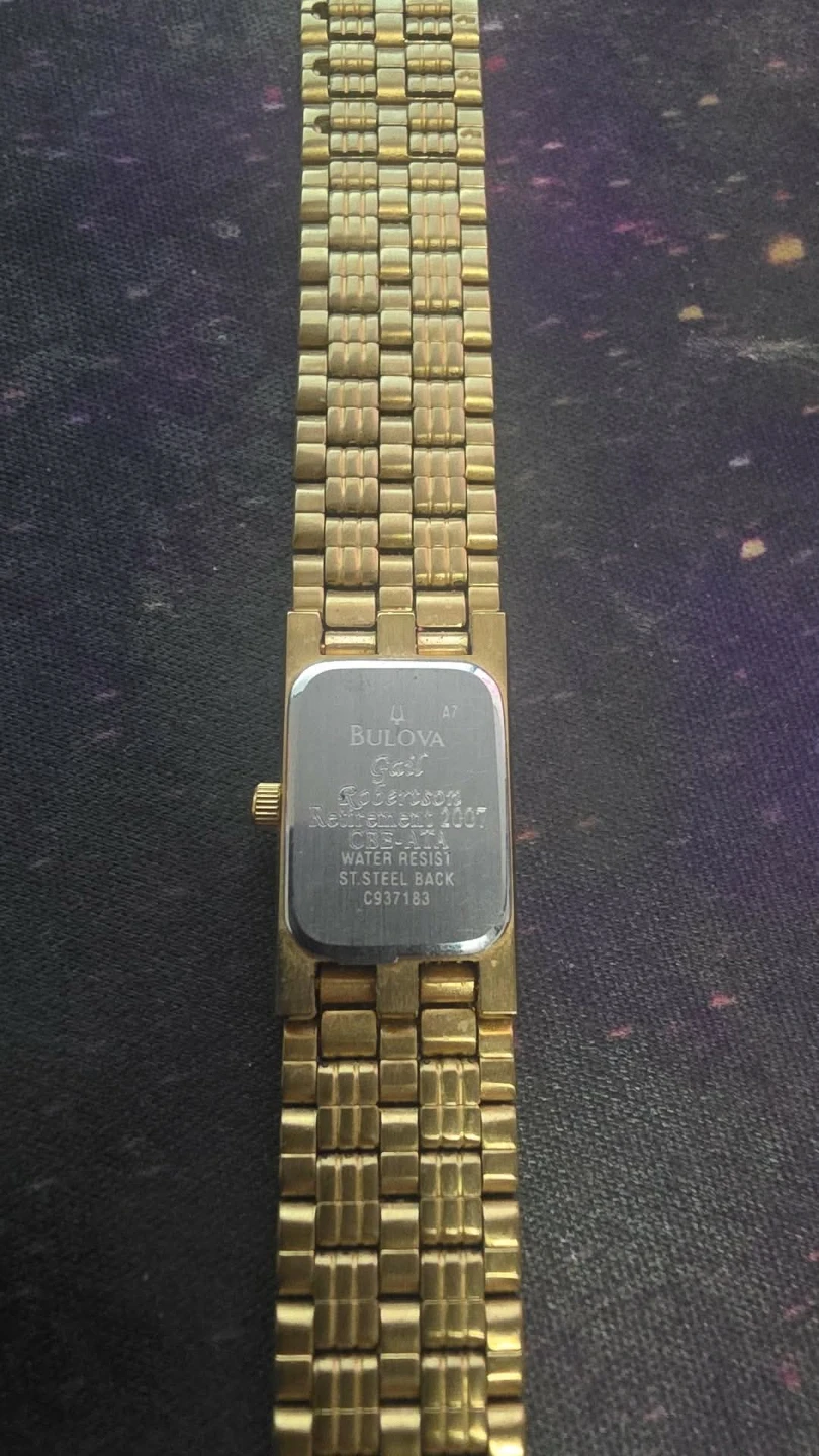 Bulova Swiss Quartz Ladies Watch needs a battery - photo 3