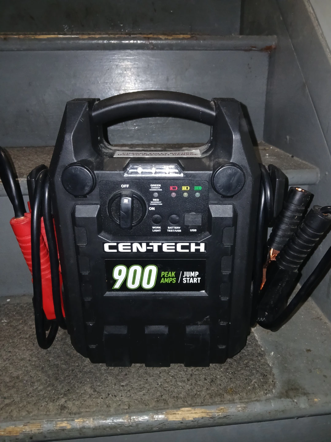 Cent-Tech 900 Peak Amps Jump Starter