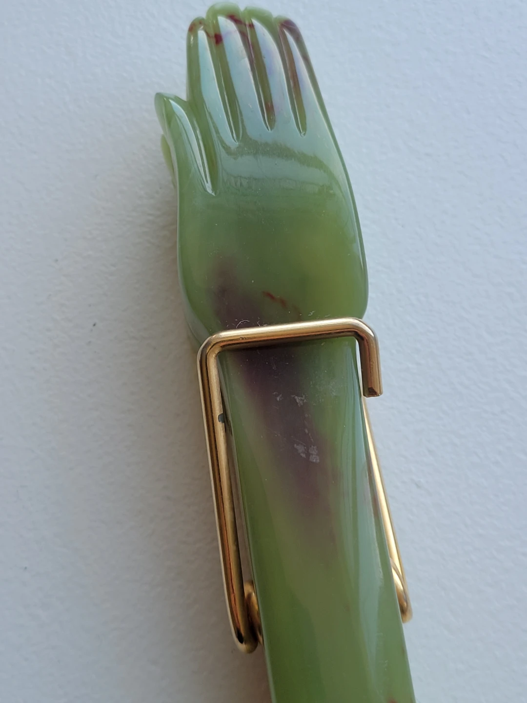 Rare. Vintage Bakelite Praying Hands Paperweight Clip - photo 5