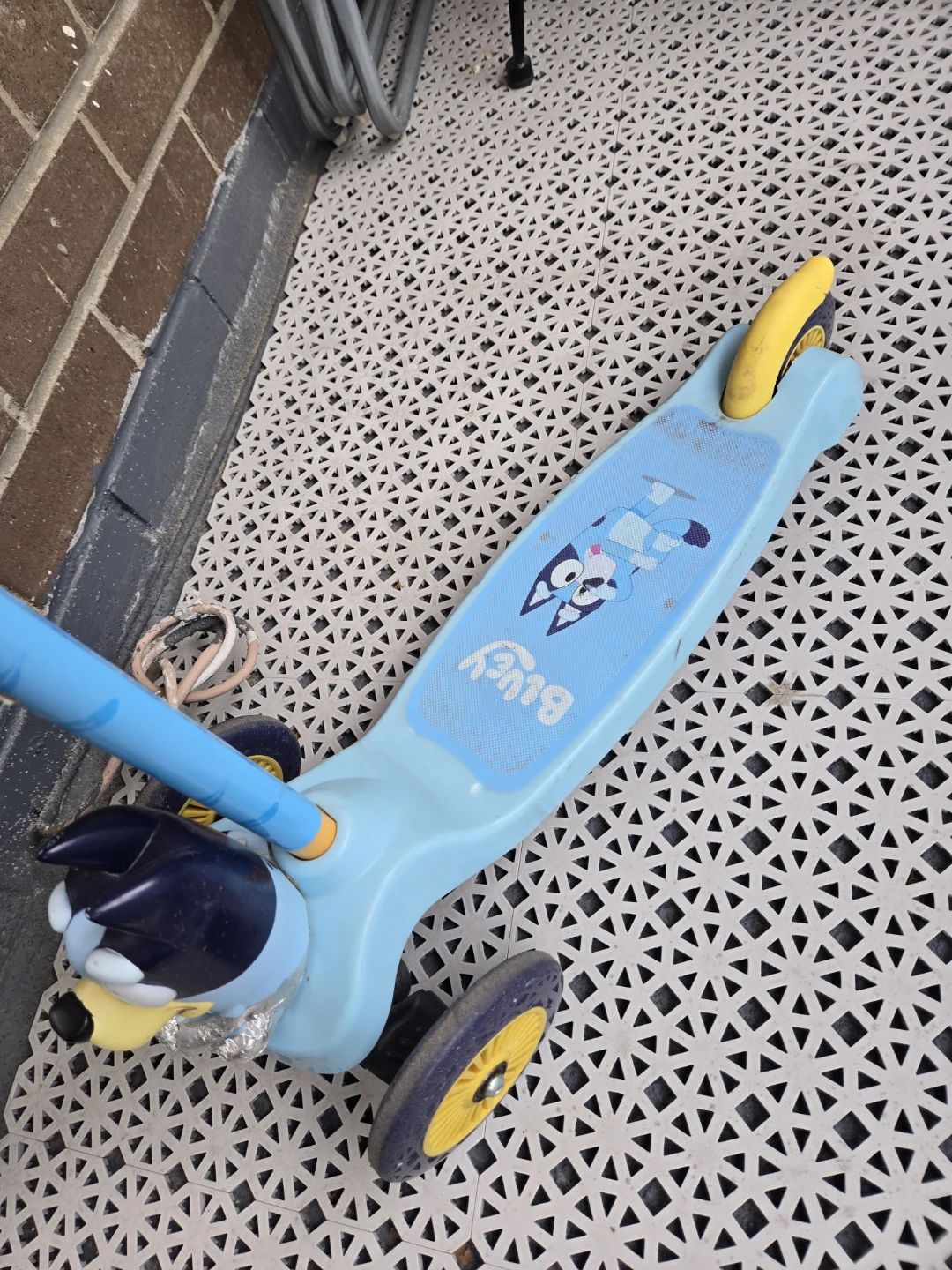 Bluey Kids Scooter - 3 wheels - photo 3