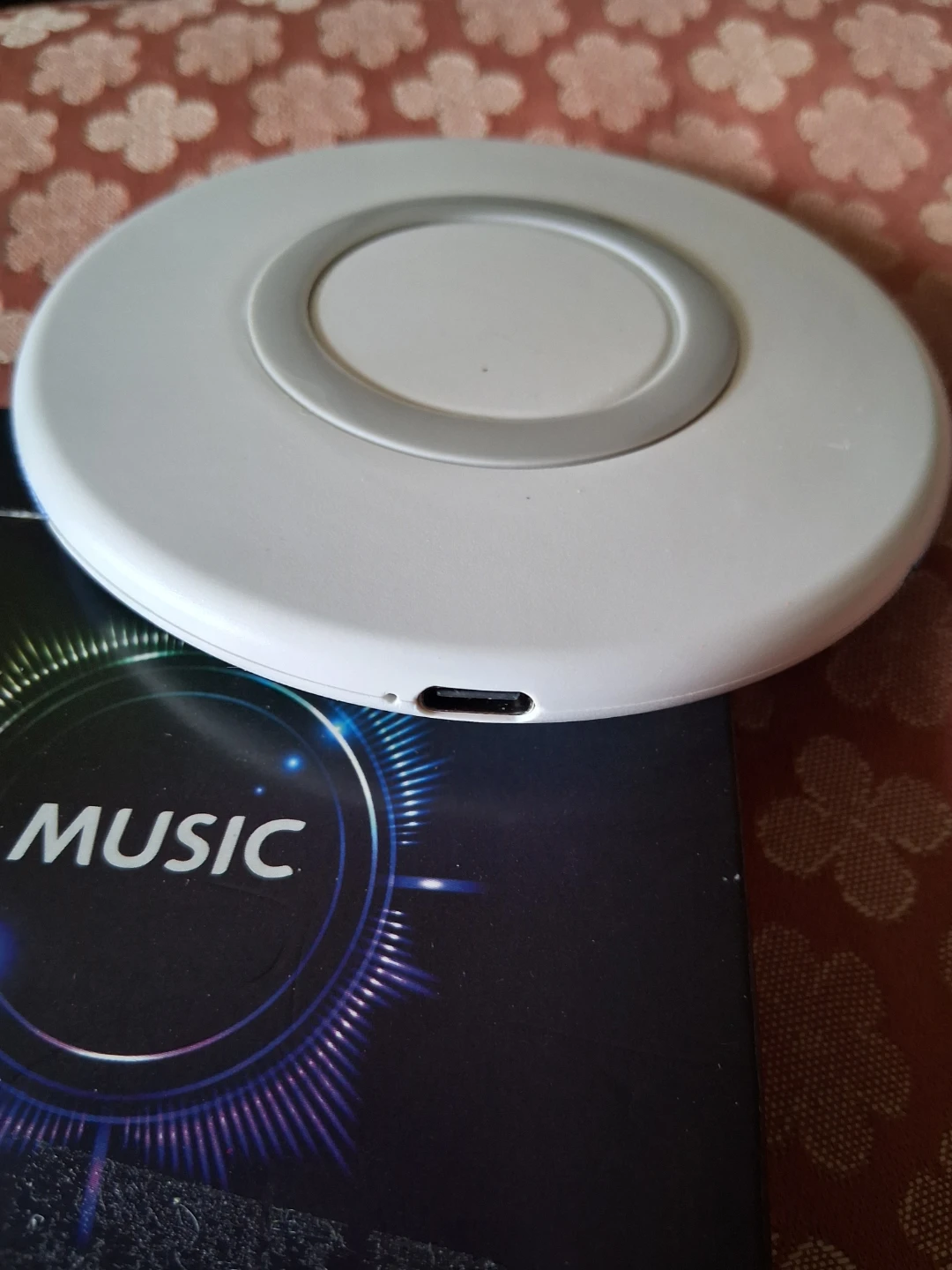 Bluetooth Pillow Top Disc Speaker - photo 3