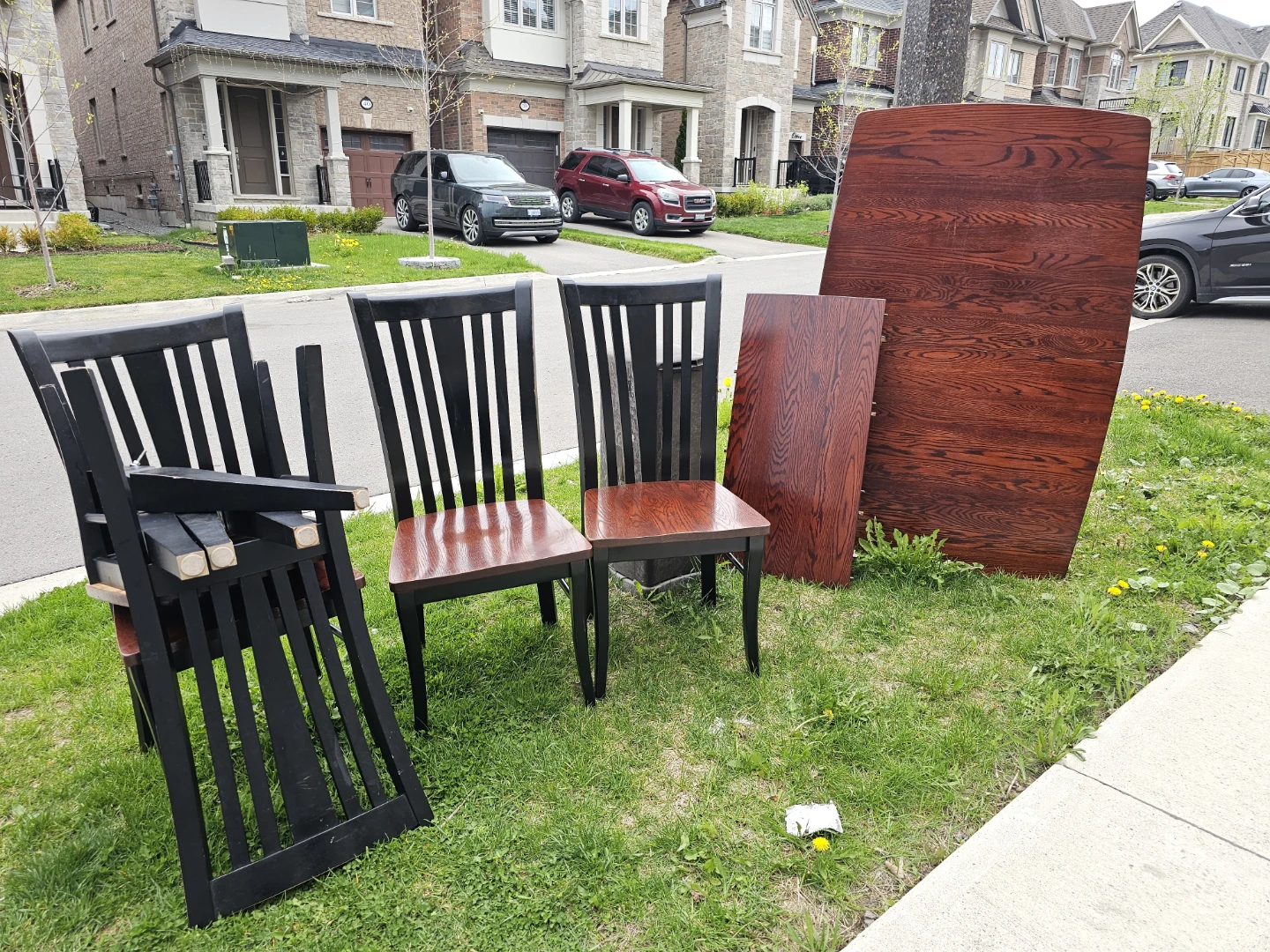 Beautiful Two-Tone Oak Dining Set with Extension Leaf