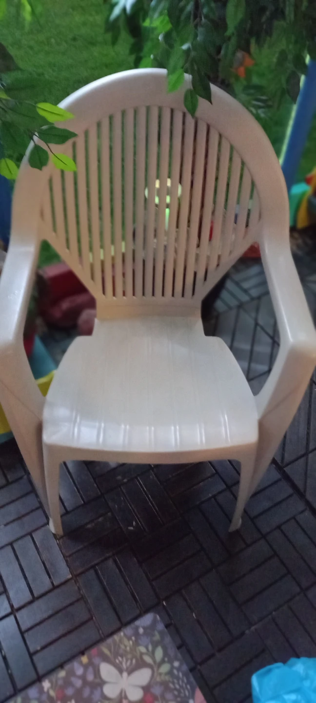 2 beigh outdoor chairs
