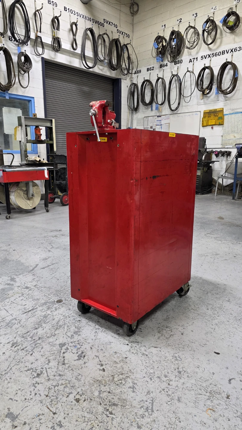 Heavy duty TOOL BOX - photo 3