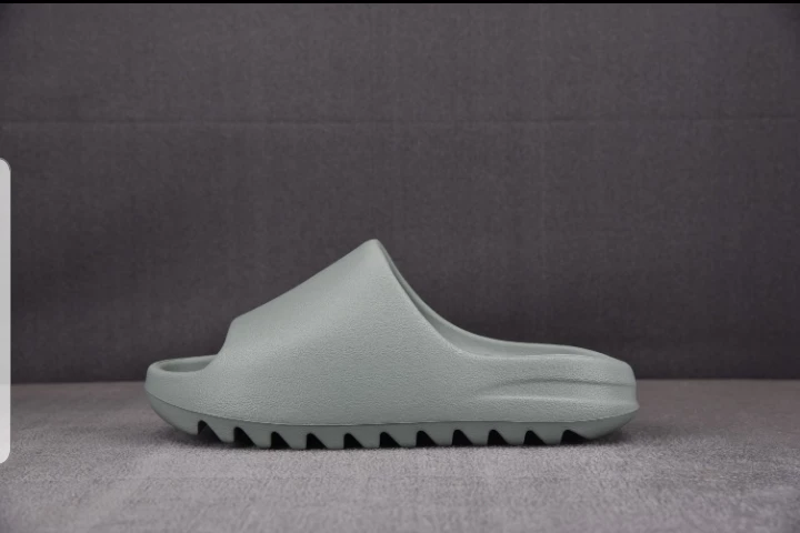 ADIDAS YEEZY SLIDE