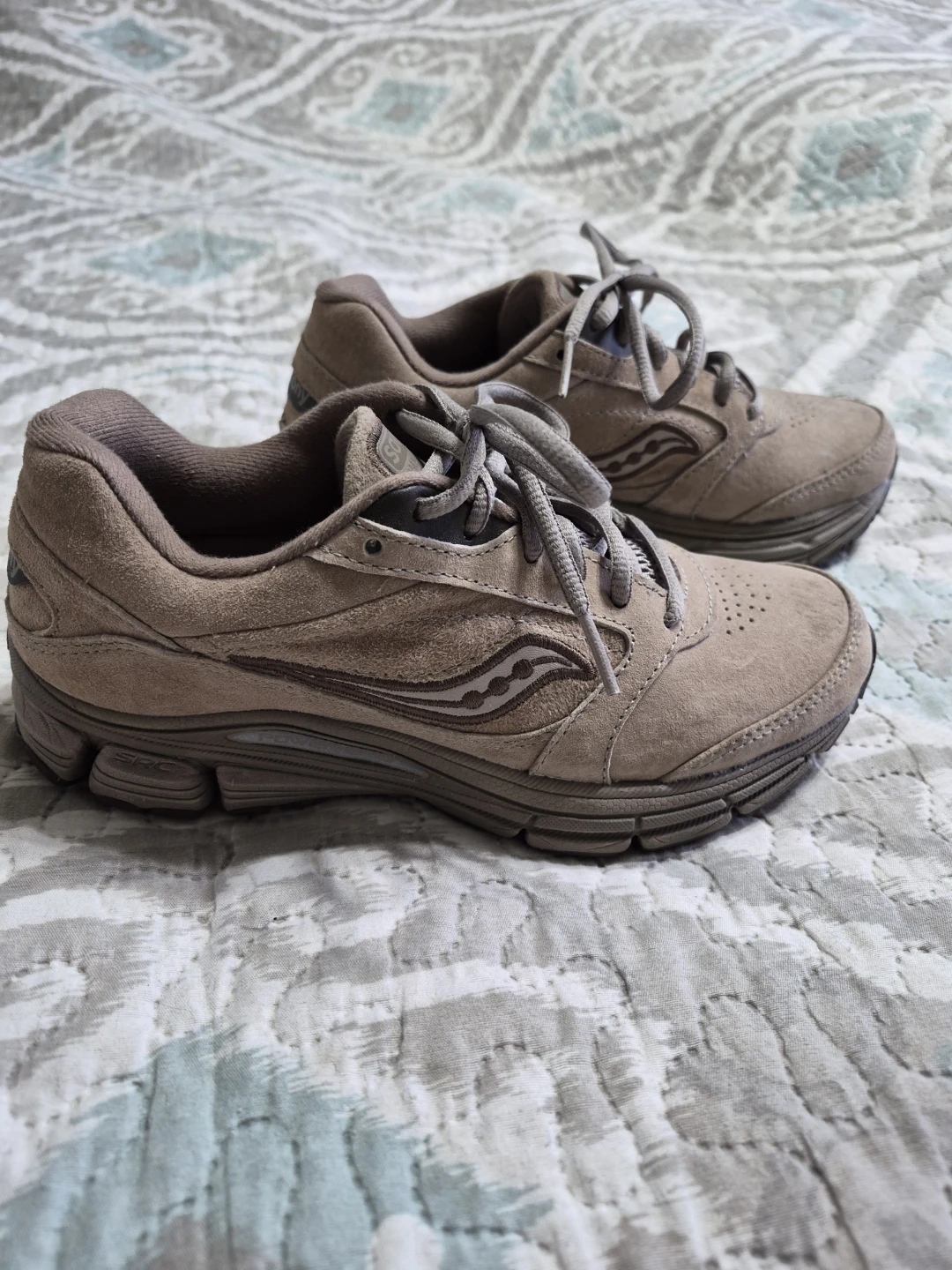 Ladies Saucony Size 6 Shoes