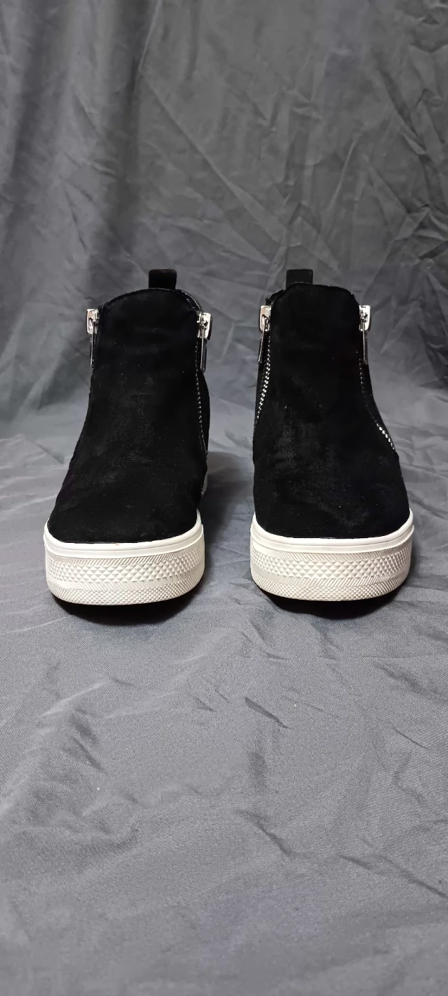Steve Madden Widget Black Wedge Sneakers - Size 7.5M