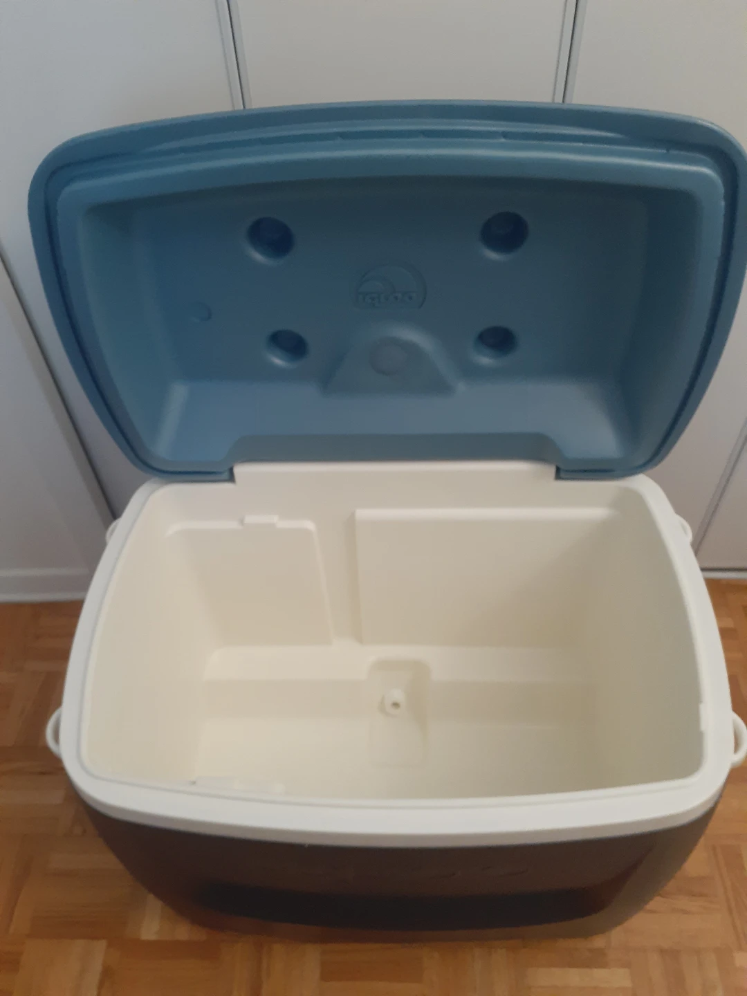 Igloo MaxCold 62qt Wheeled Cooler - photo 3