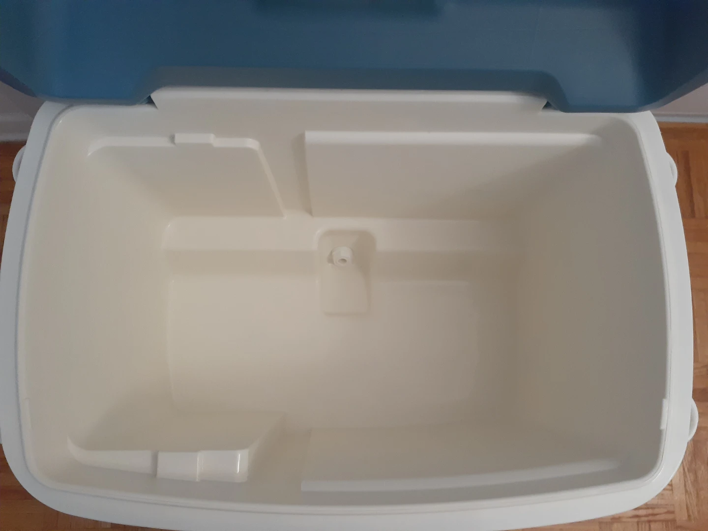 Igloo MaxCold 62qt Wheeled Cooler - photo 4