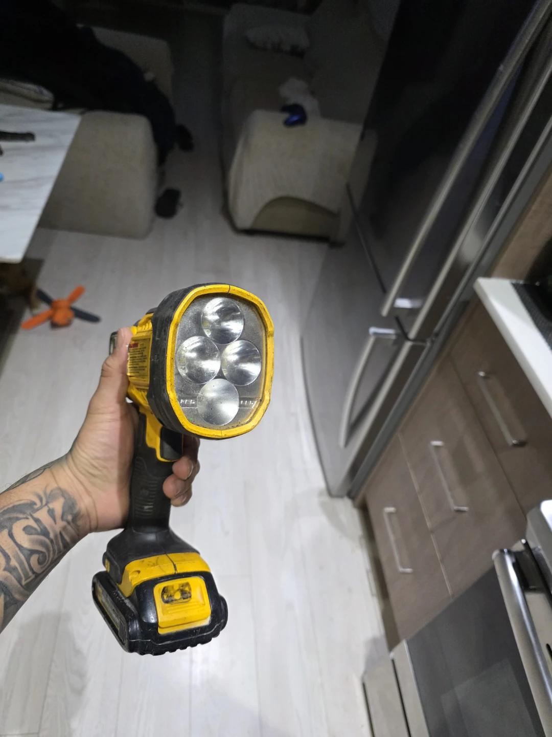 DeWalt 20V MAX Cordless Work Light - photo 3
