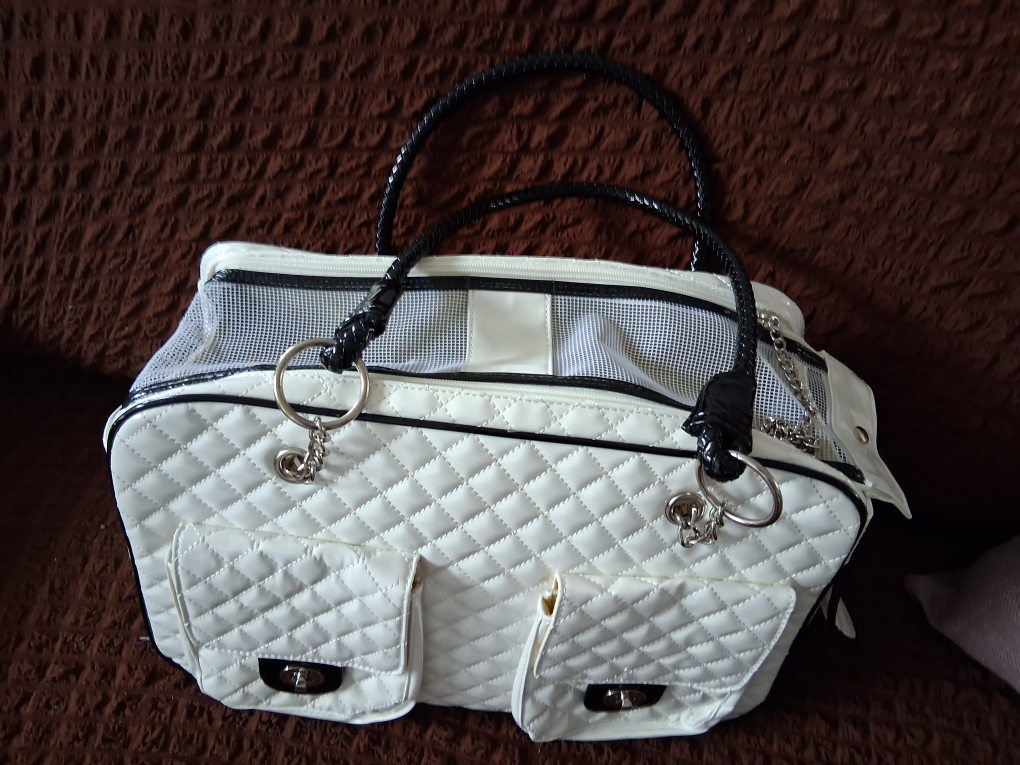 White Quilted Pet Carrier Bag with Mesh Ventilation - photo 2
