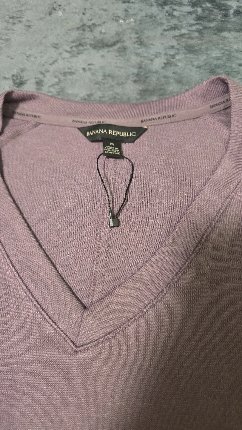 Brand new WoBanana Republic V-Neck Sweater Size M - photo 2