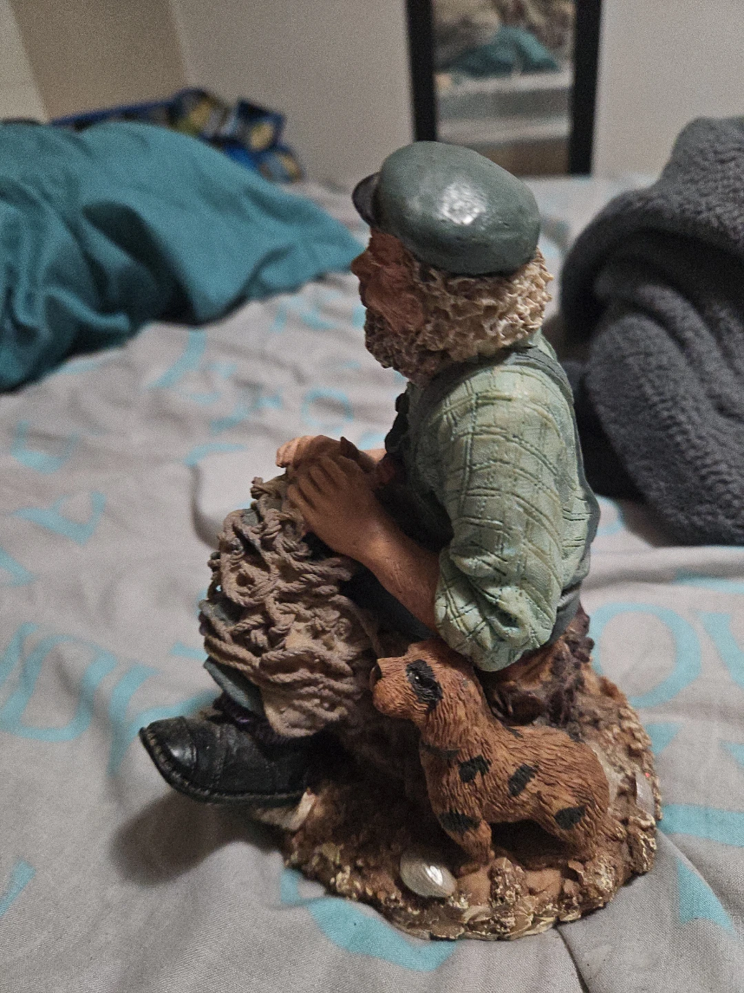 Figurine of a man knitting with a dog - photo 2