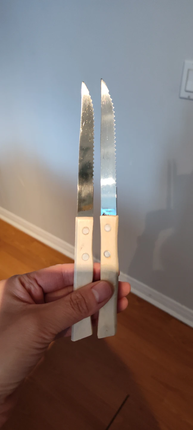 Set of 2 Stainless Steel Serrated Knives