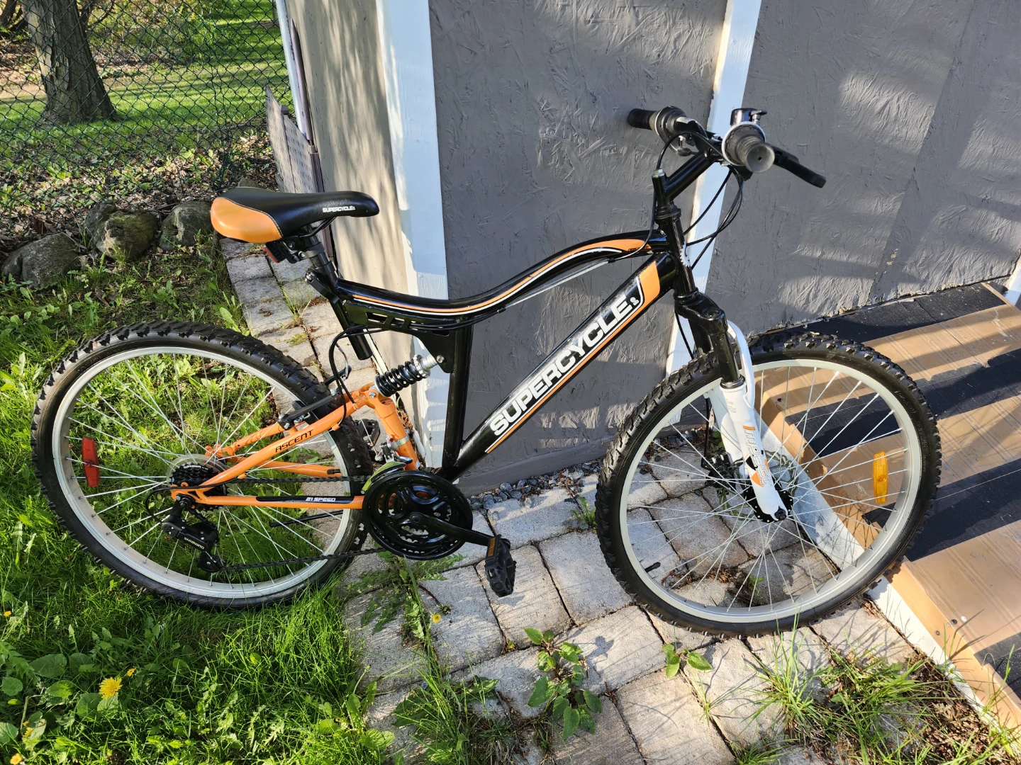 Supercycle Suspension Mountain Bike  (mint almost new)