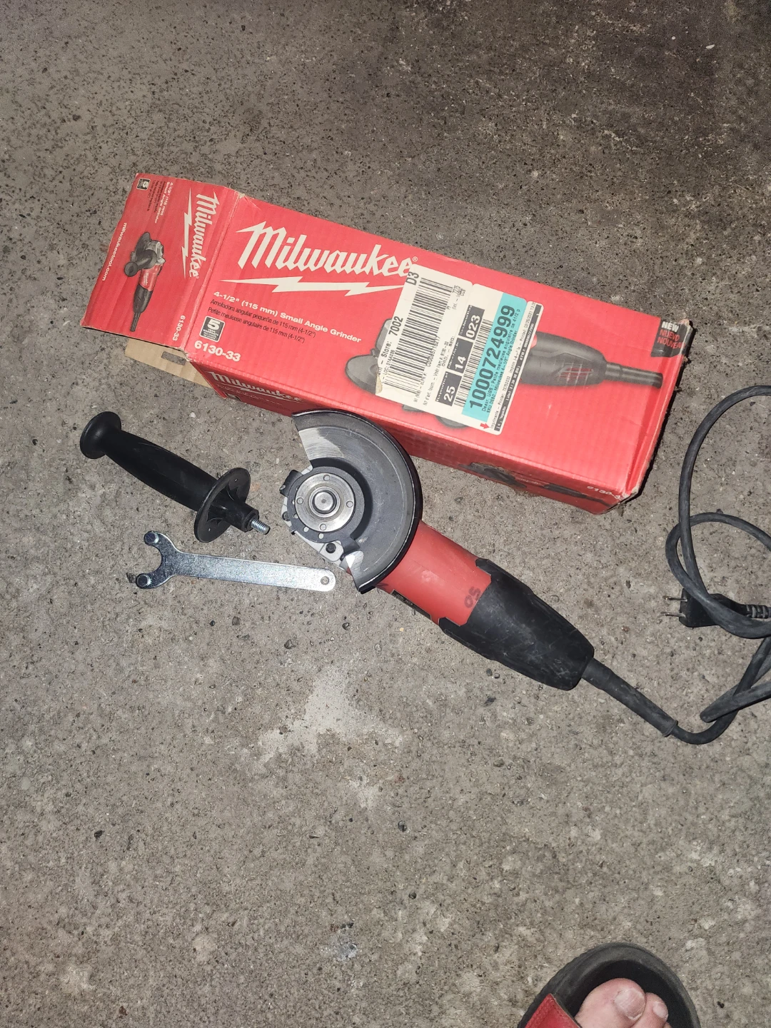 Milwaukee 4-1/2" Small Angle Grinder - photo 2