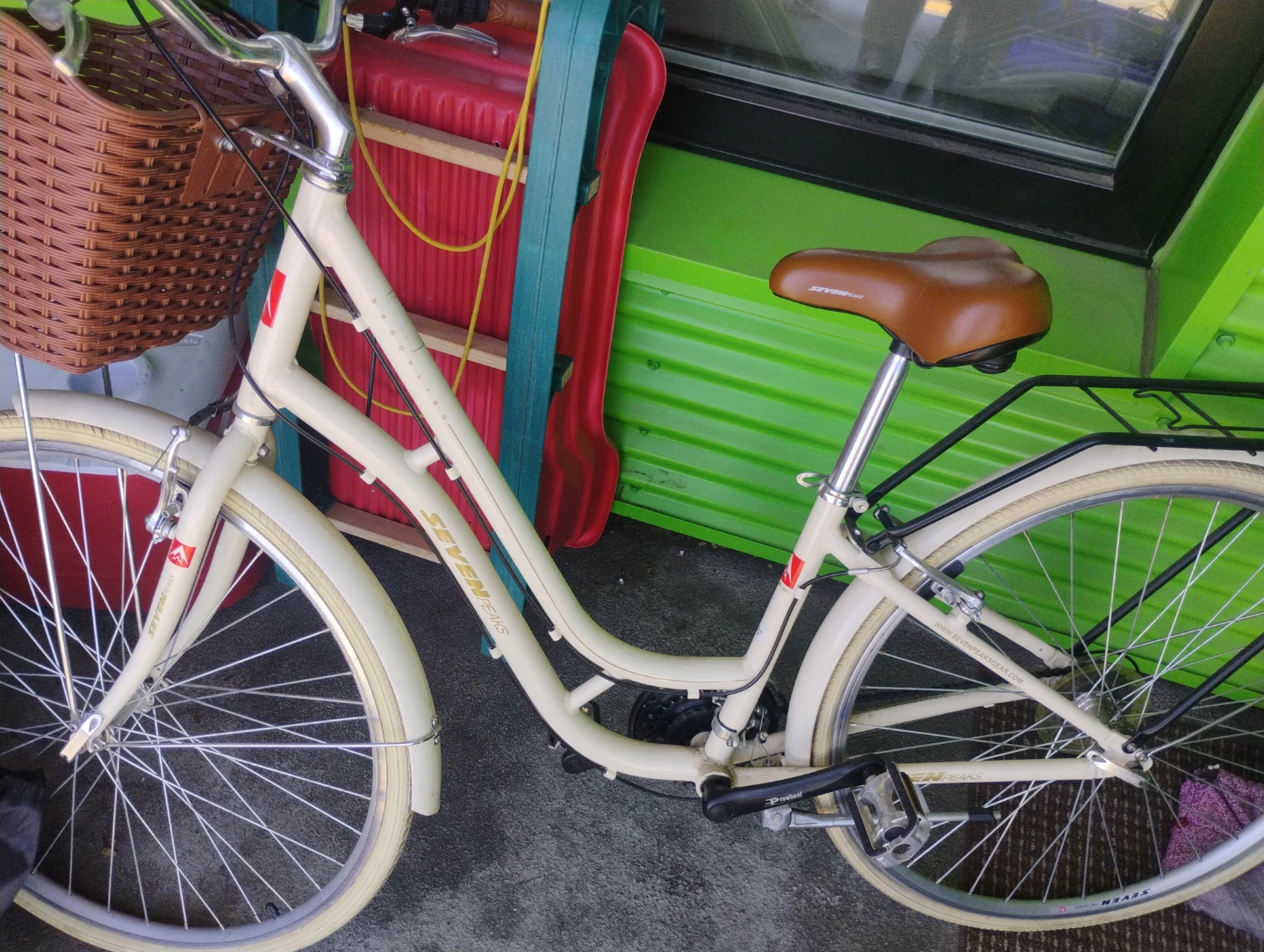 Seven Peaks Cream City Bike with Basket