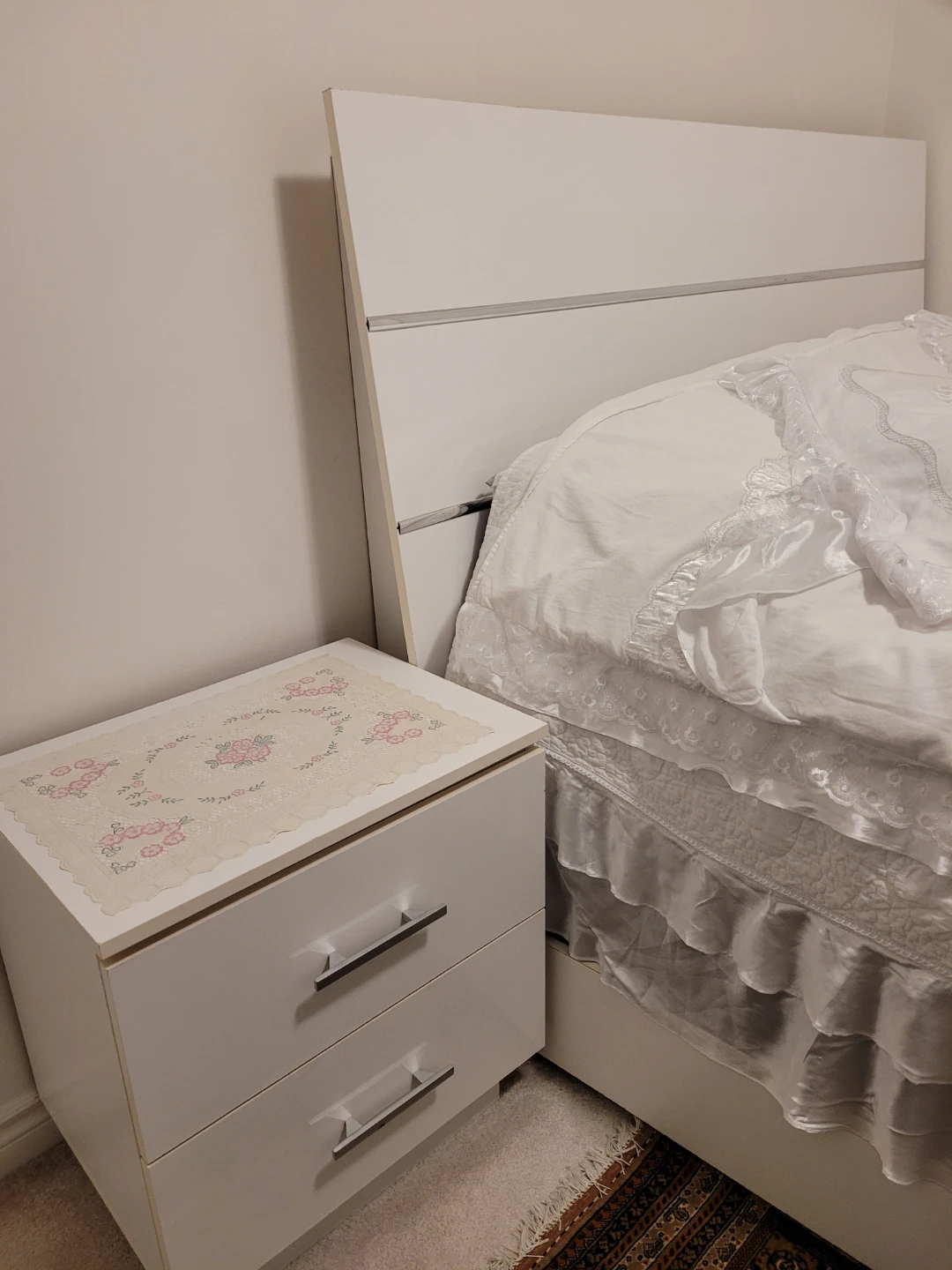 QUEEN SIZE BED, BOX & FREE MATTRESS