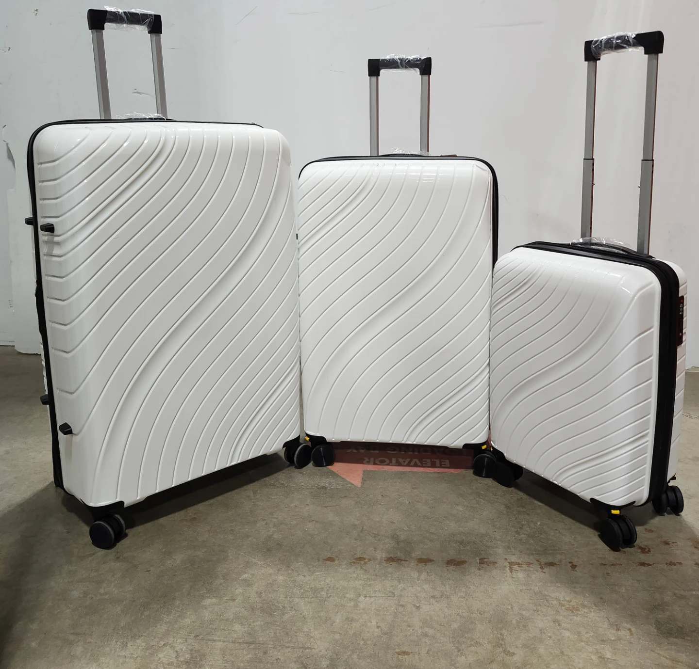 Hardside Luggage Large Medium Carry On Lock Expandable Baggage - photo 2