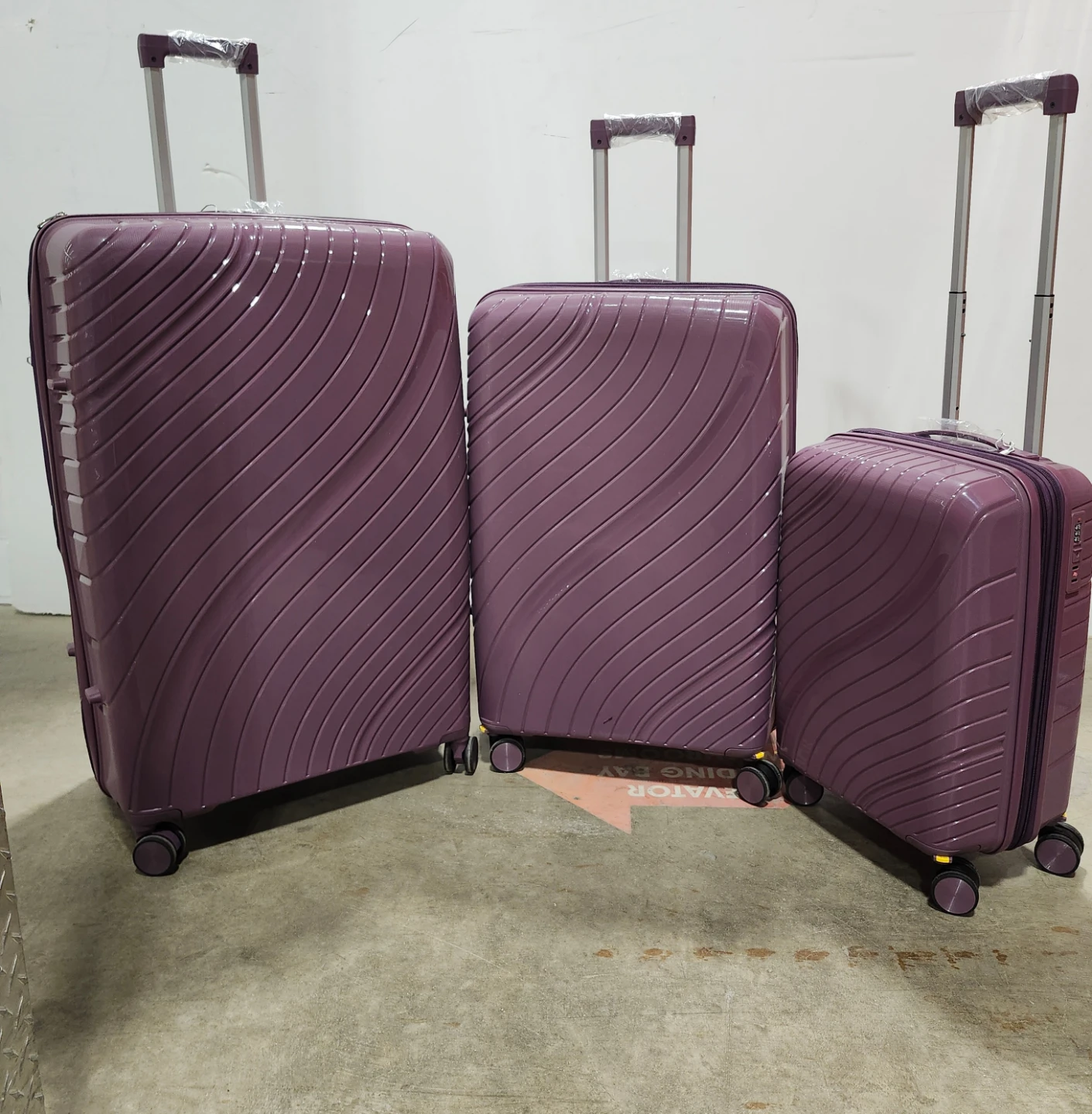 Hardside Luggage Large Medium Carry On Lock Expandable Baggage - photo 4