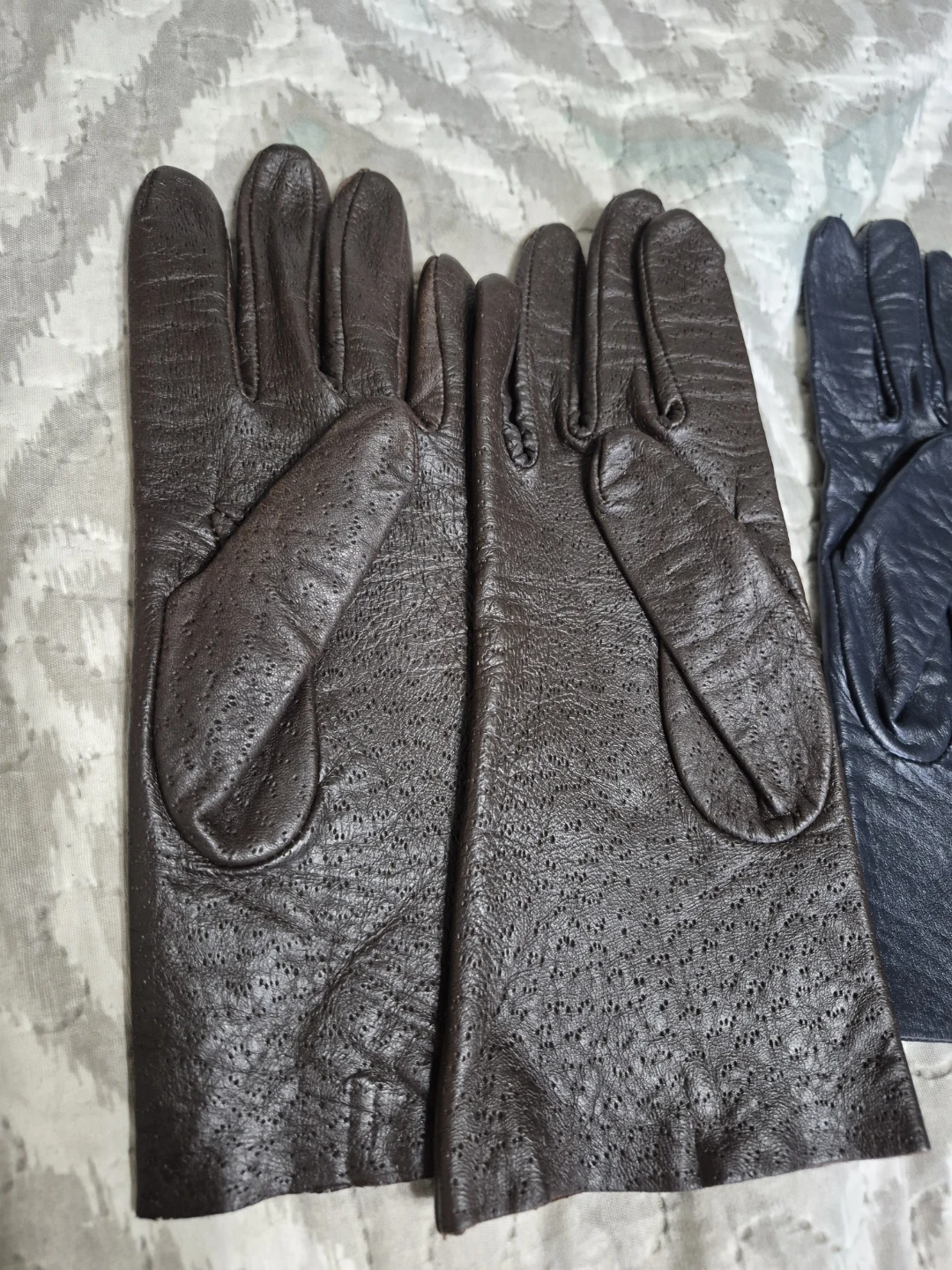 2 Pairs of Ladies Vintage Size Small Leather Gloves - photo 4
