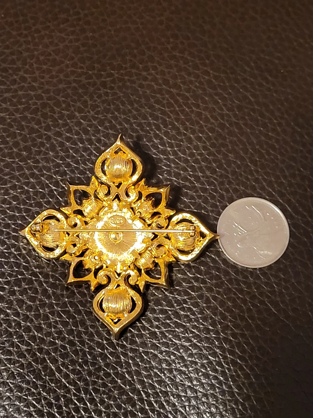 Vintage signed Joan Rivers Brooch 22K gold plated - photo 2