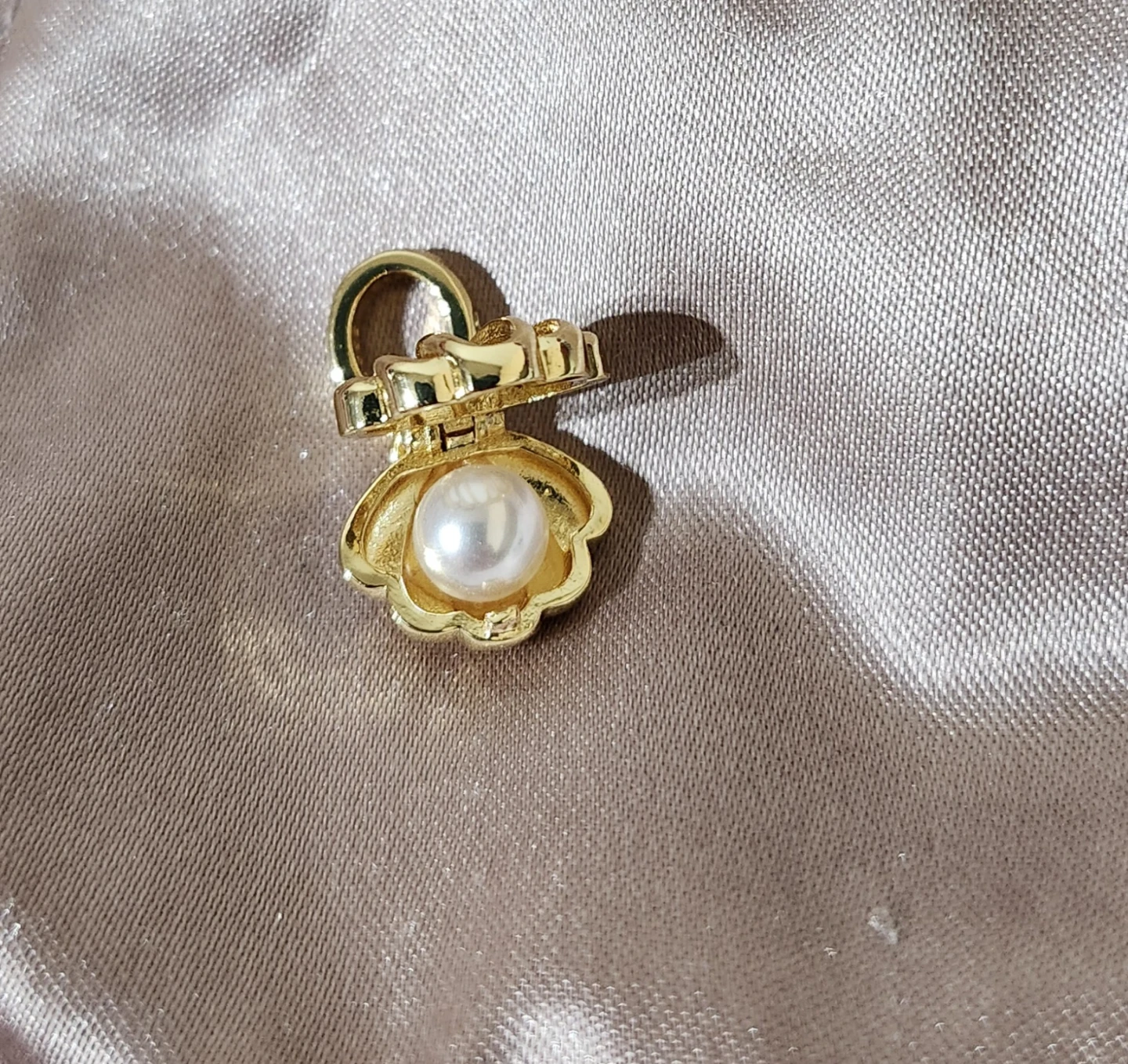 Gold Shell Pearl Charm - photo 2