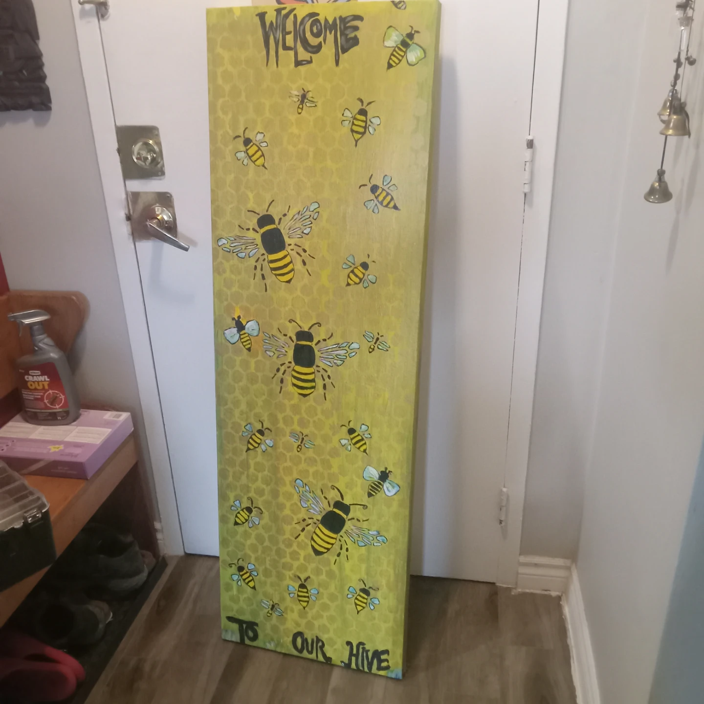 Hand-Painted Bee Welcome Sign - photo 2