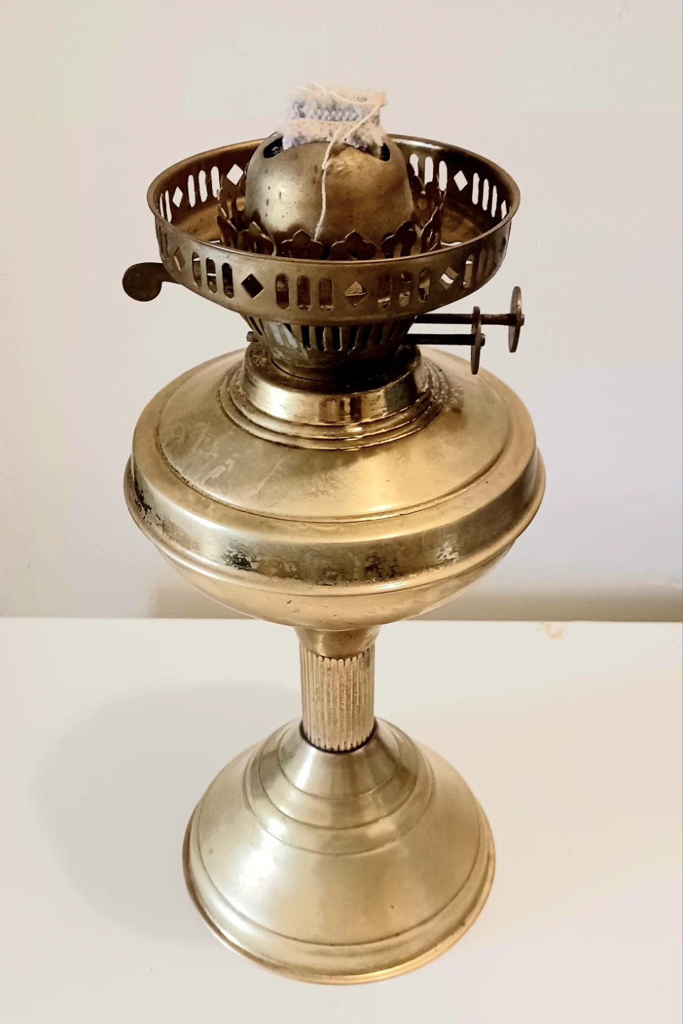 Vtg Made in UK Tall Oil Lamp - photo 2