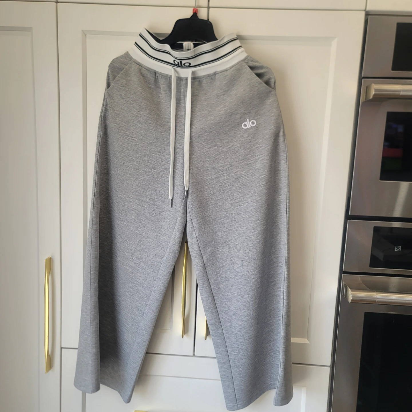Xs new Alo Yoga Grey Sweatpants Wide Leg