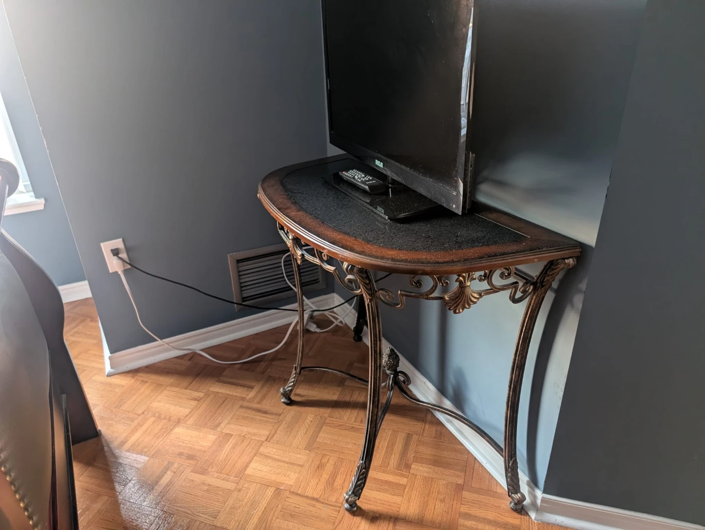 Console Table with Decorative Metal Base - photo 3