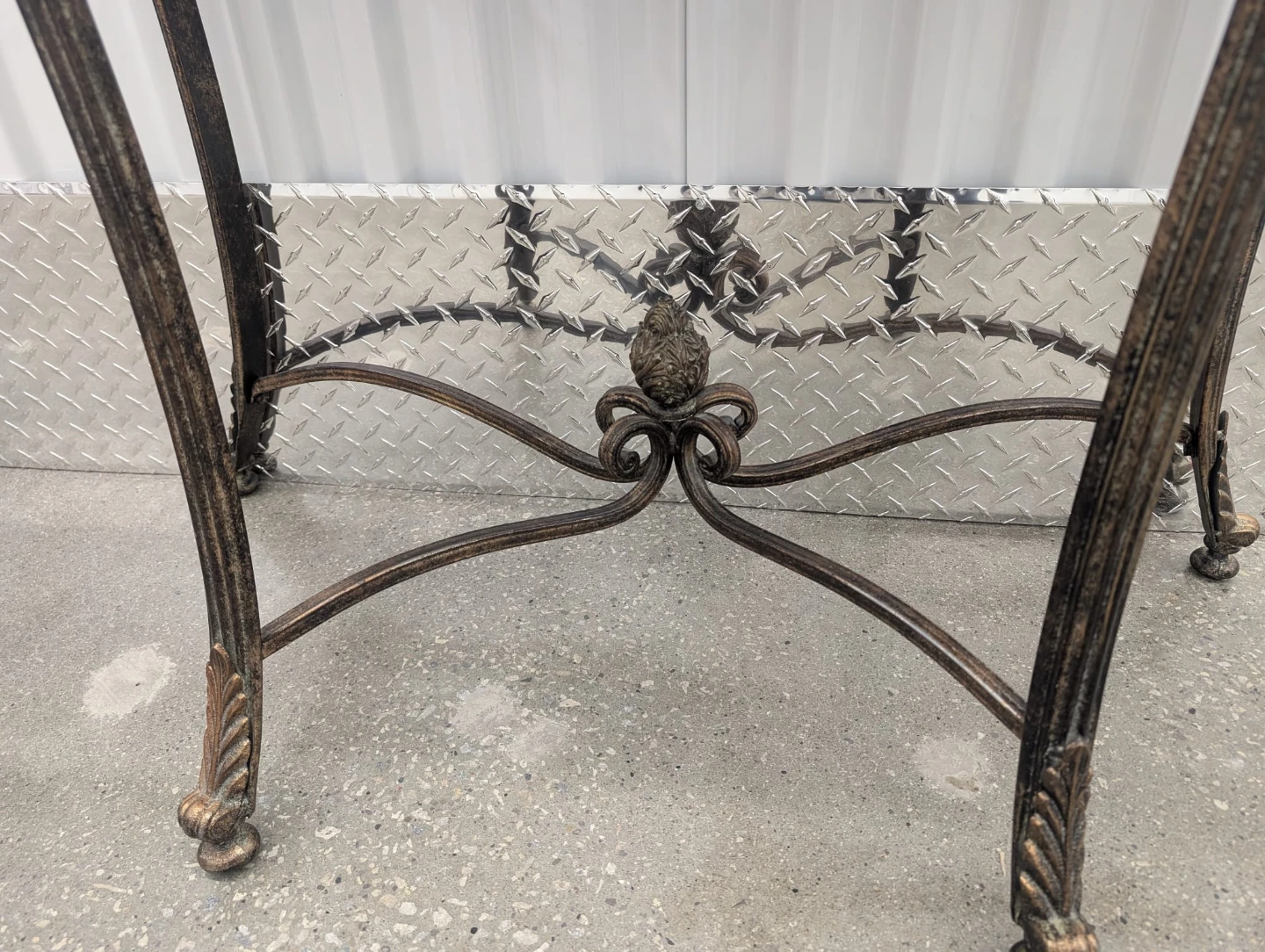 Console Table with Decorative Metal Base - photo 4