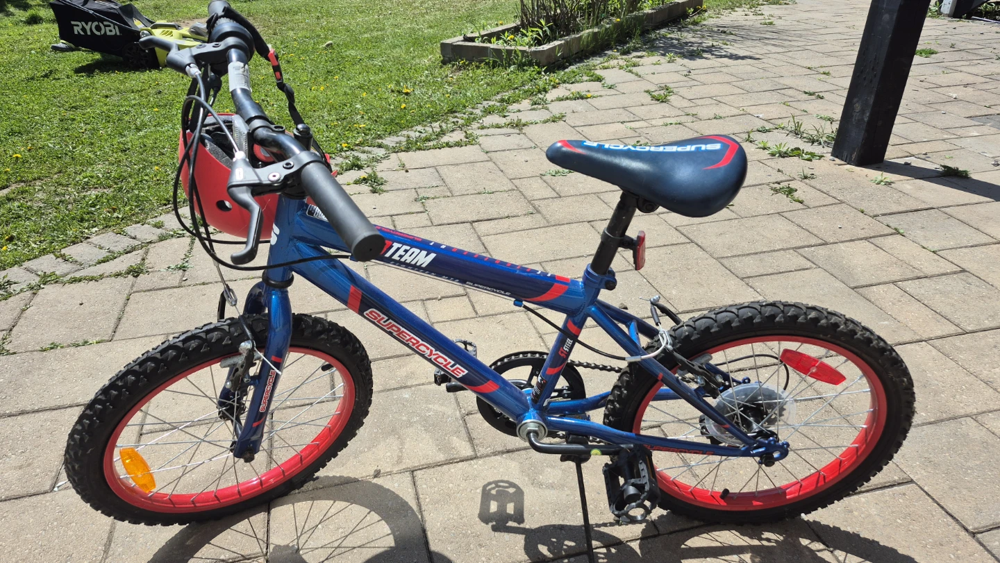 Supercycle Team Kids Bike with Helmet - photo 5