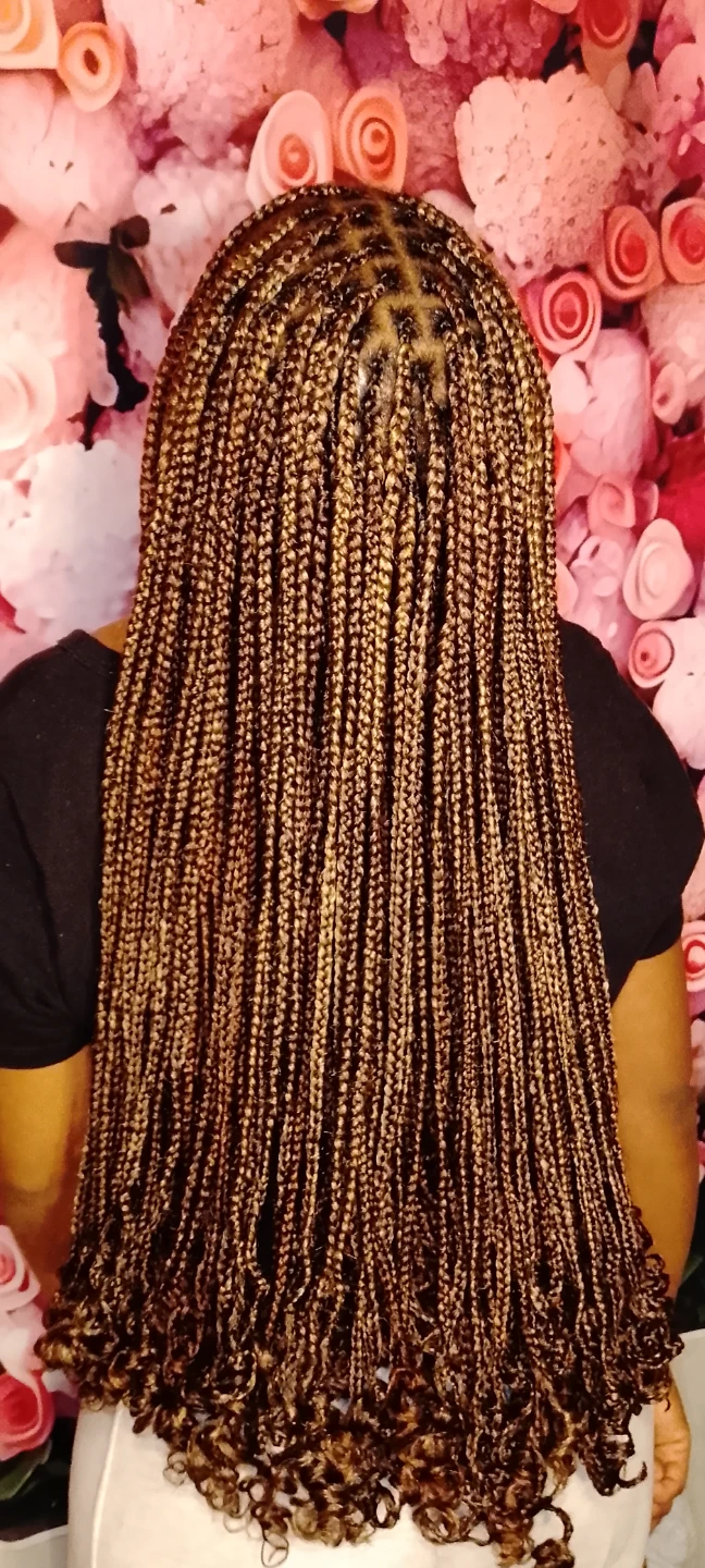 Knodless Braids - photo 4