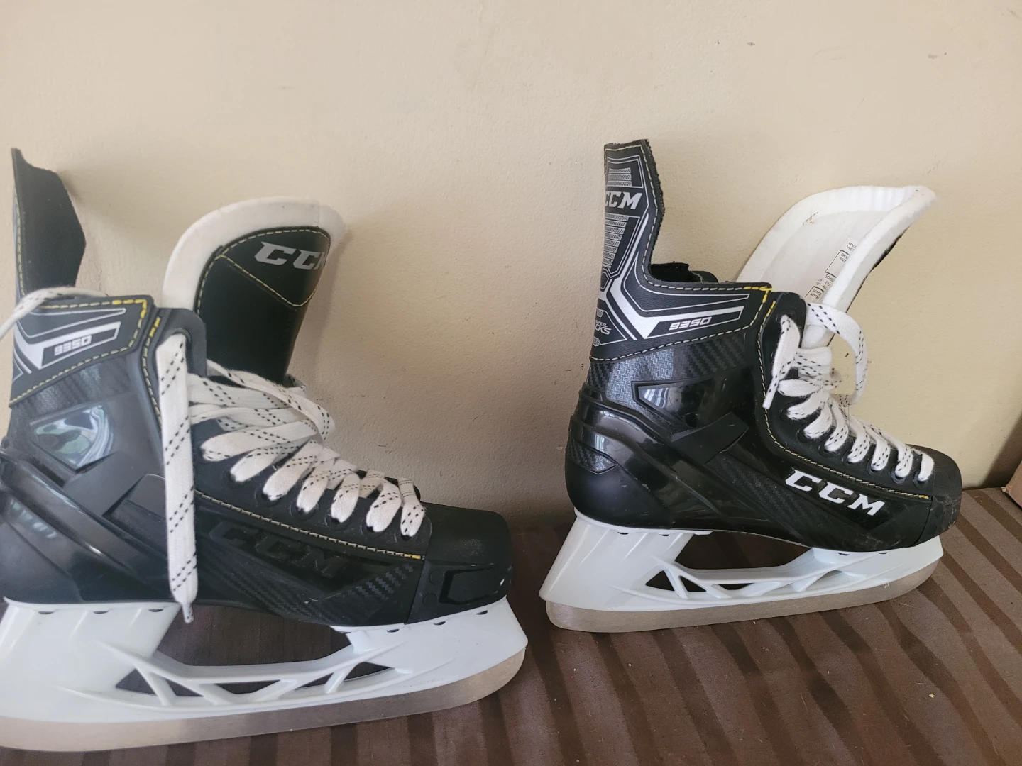 CCM RBZ 9350 Ice Skates - Size 6