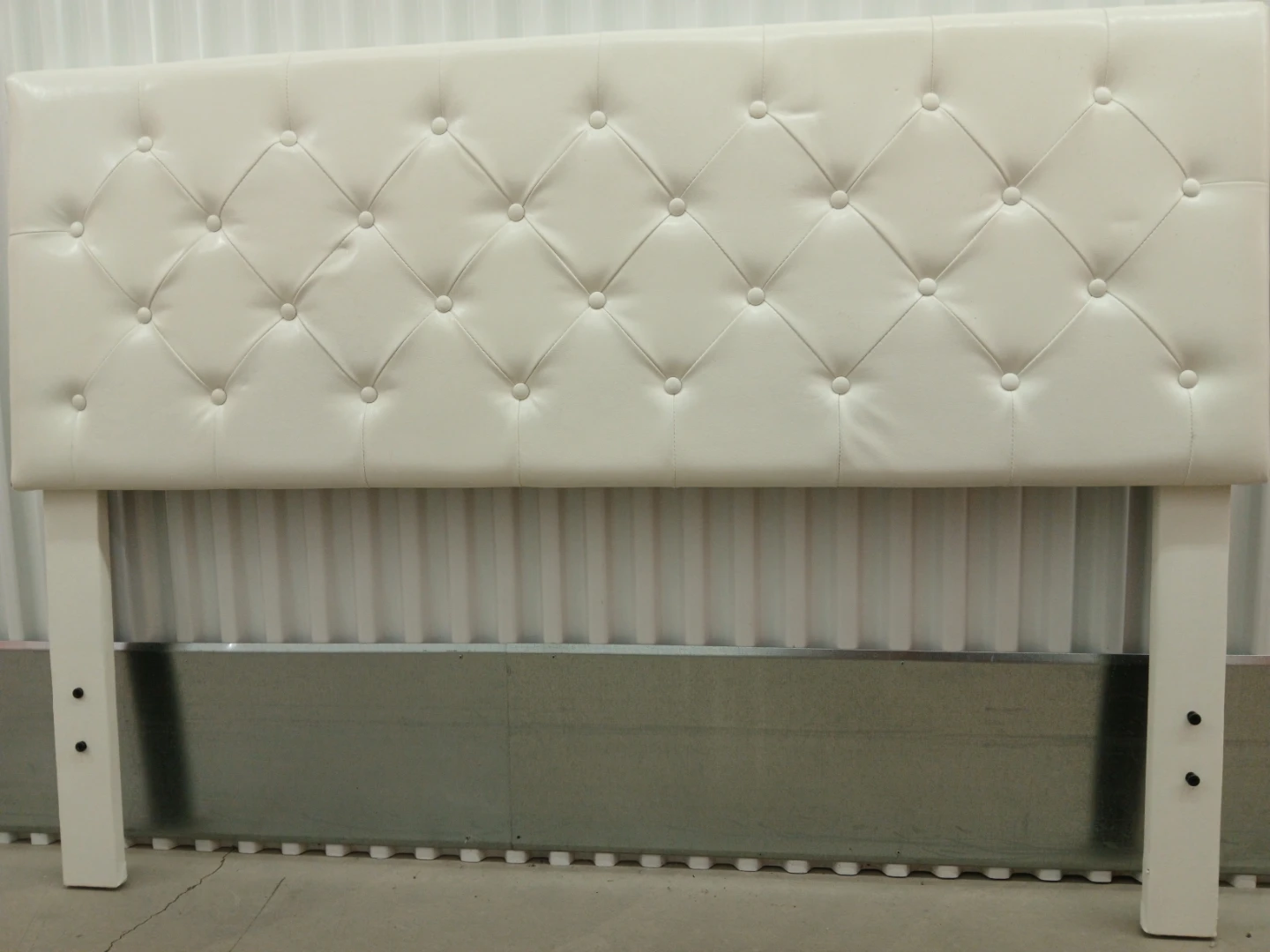 White Tufted Headboard queen - photo 2