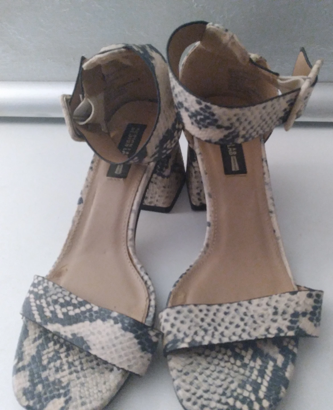 Sign Label Women's Snake Print Block Heel Sandals Size 7