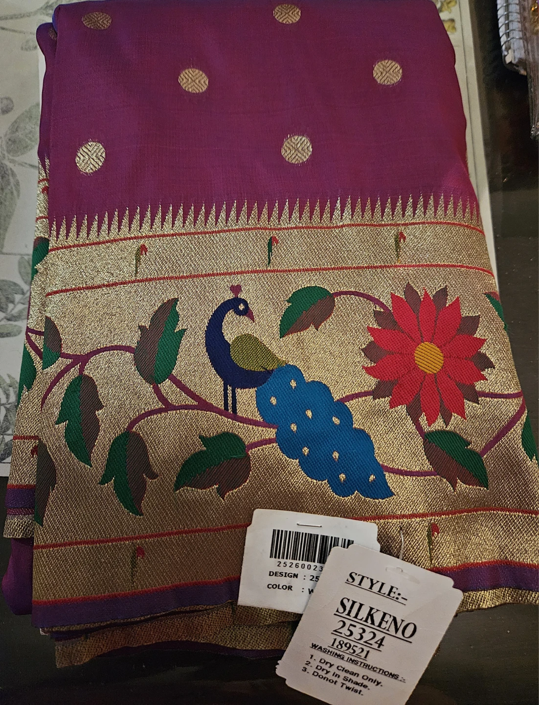 Silkeno Saree - Pink with Gold Peacock Design. - photo 2