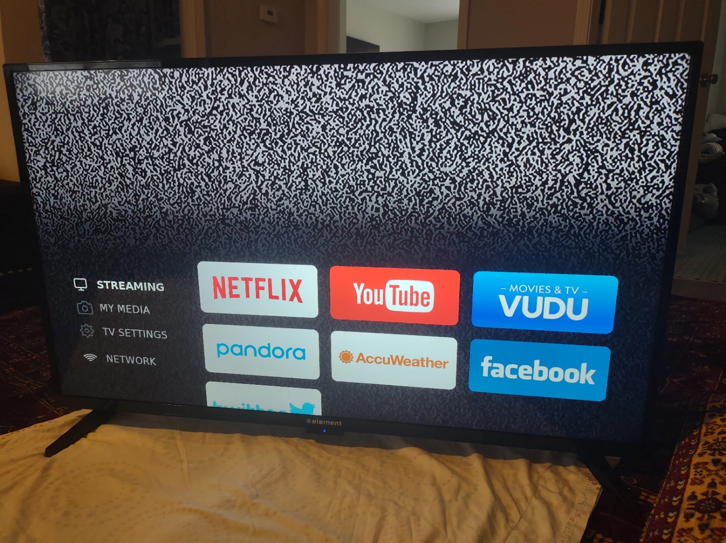 Element 50" 4K UHD TV - photo 2