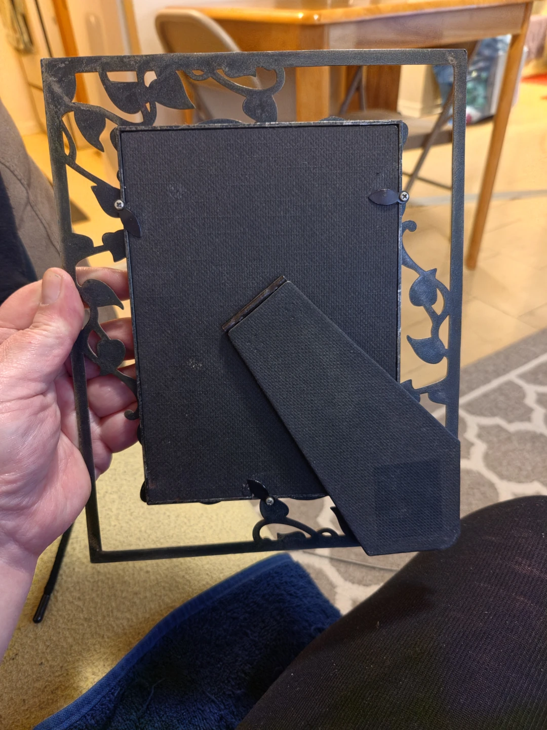 Decorative Photo Frame with Leaf Design - photo 2