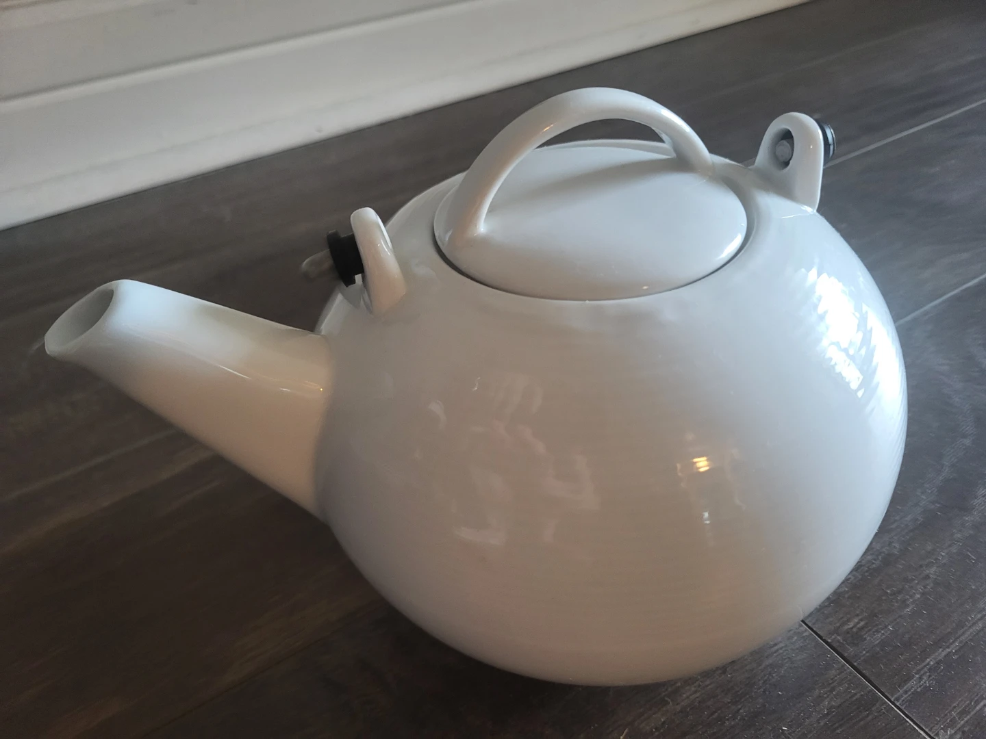 Aida Circo Design Holmgren White Ceramic Teapot