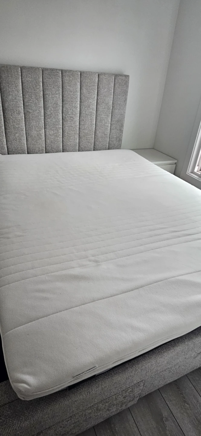 Sealy Queen size mattress - photo 4