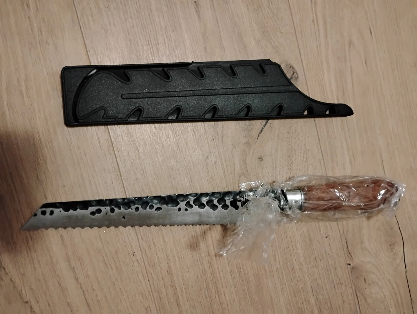 Bread Knife with Sheath