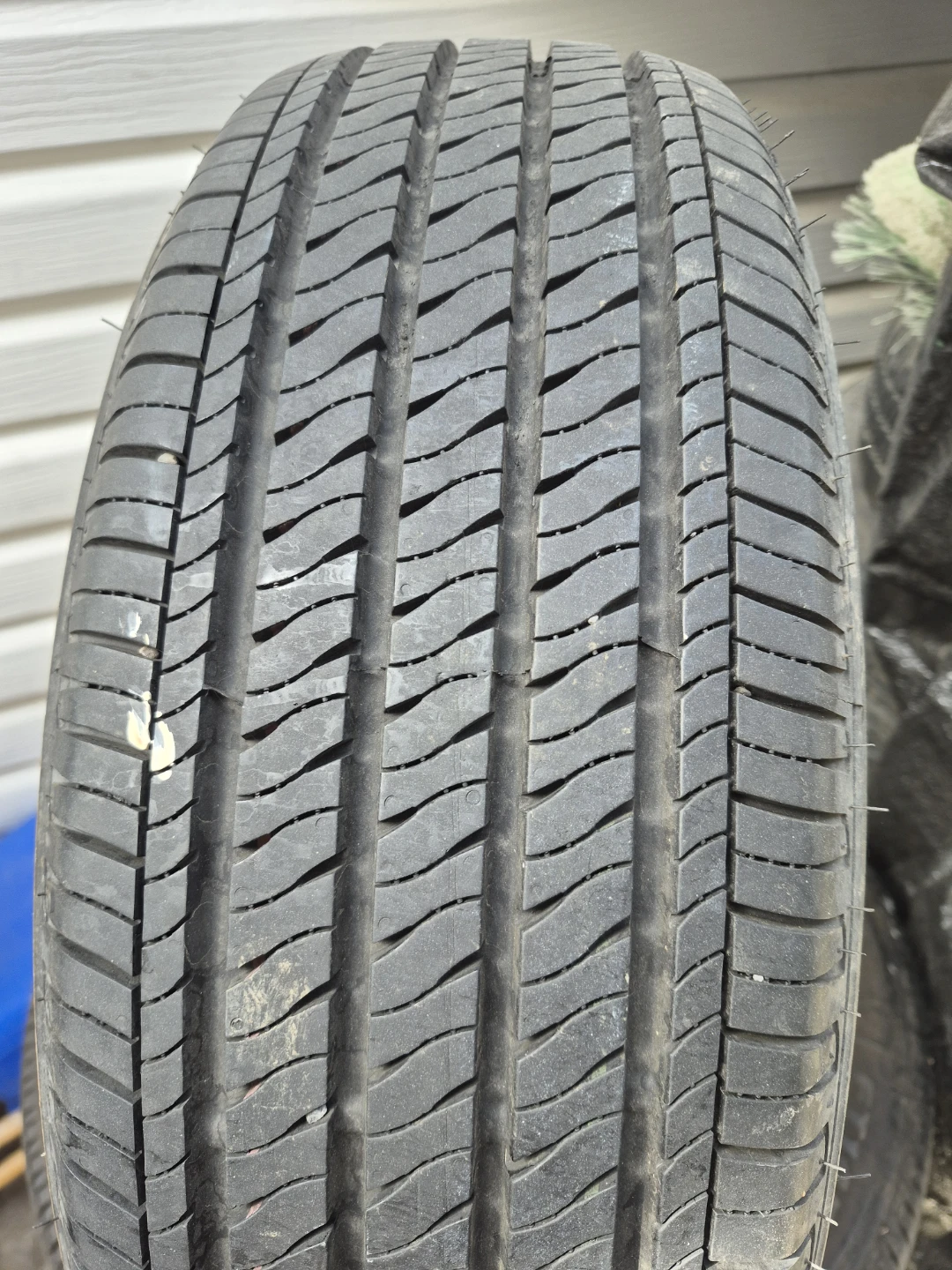 Set of 4 Tires 205/60R16 92H