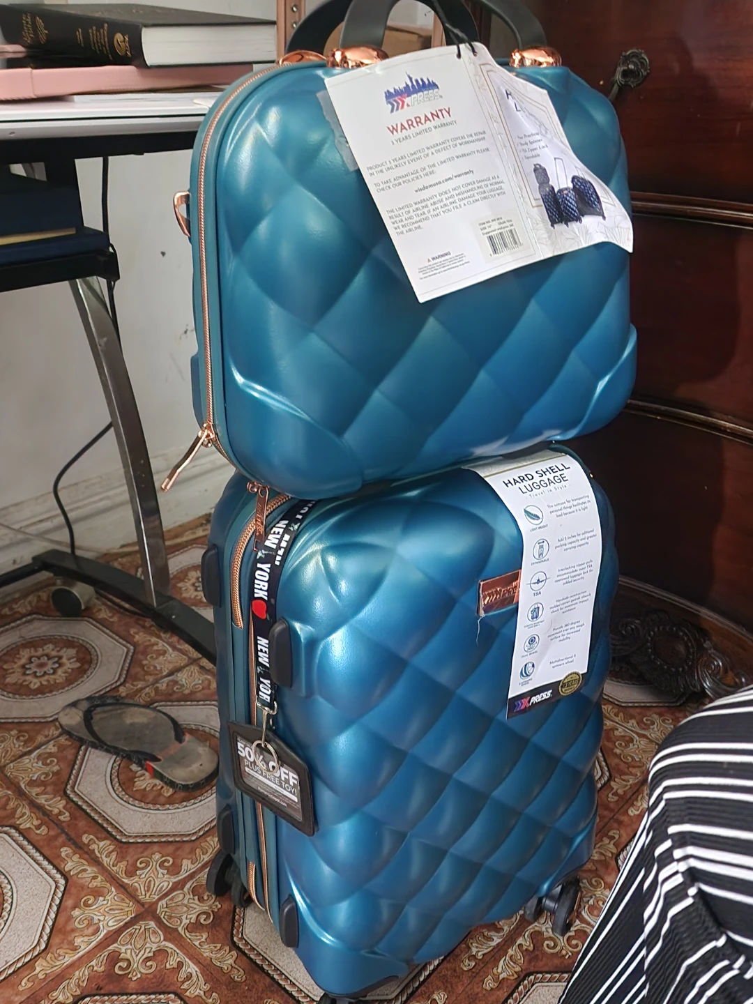 Teal Hard Shell Luggage Set (2 Pieces) - photo 2