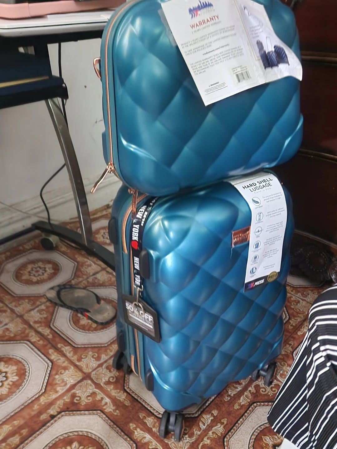 Teal Hard Shell Luggage Set (2 Pieces) - photo 4