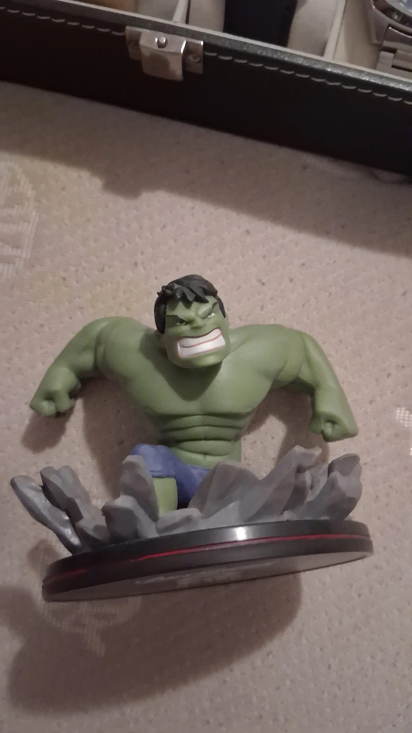 Hulk figure