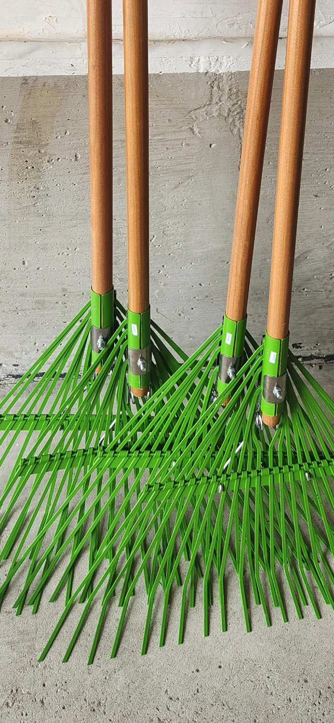 Leaf Rakes - Selling Separately ( Metal ) - photo 2