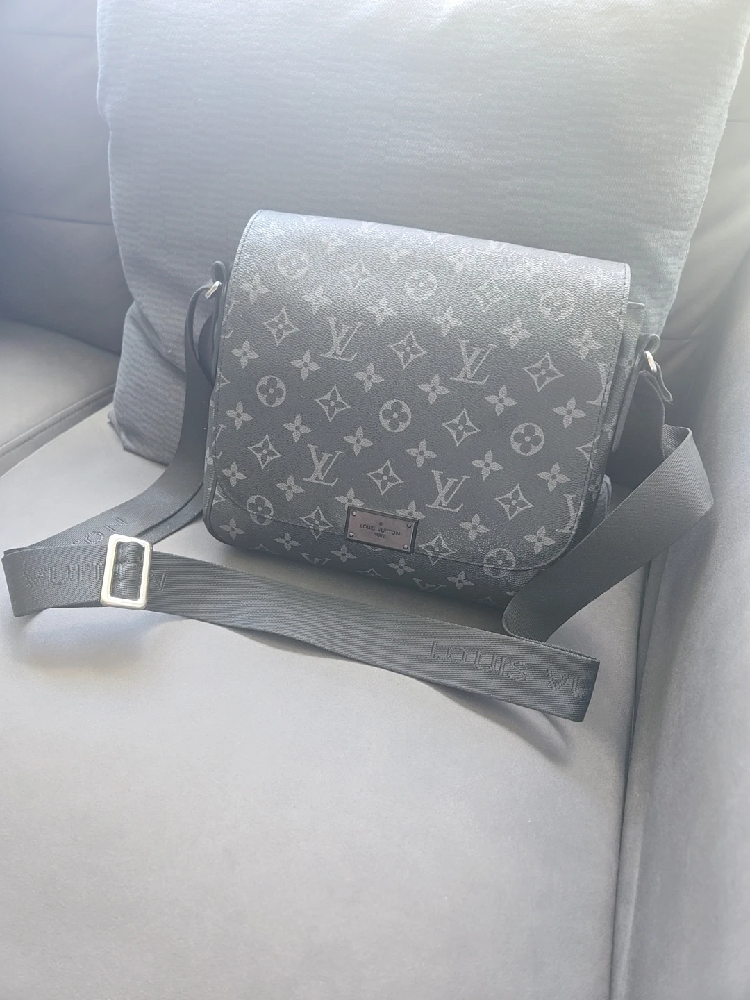 Louis Vuitton Monogram Messenger Bag - photo 2