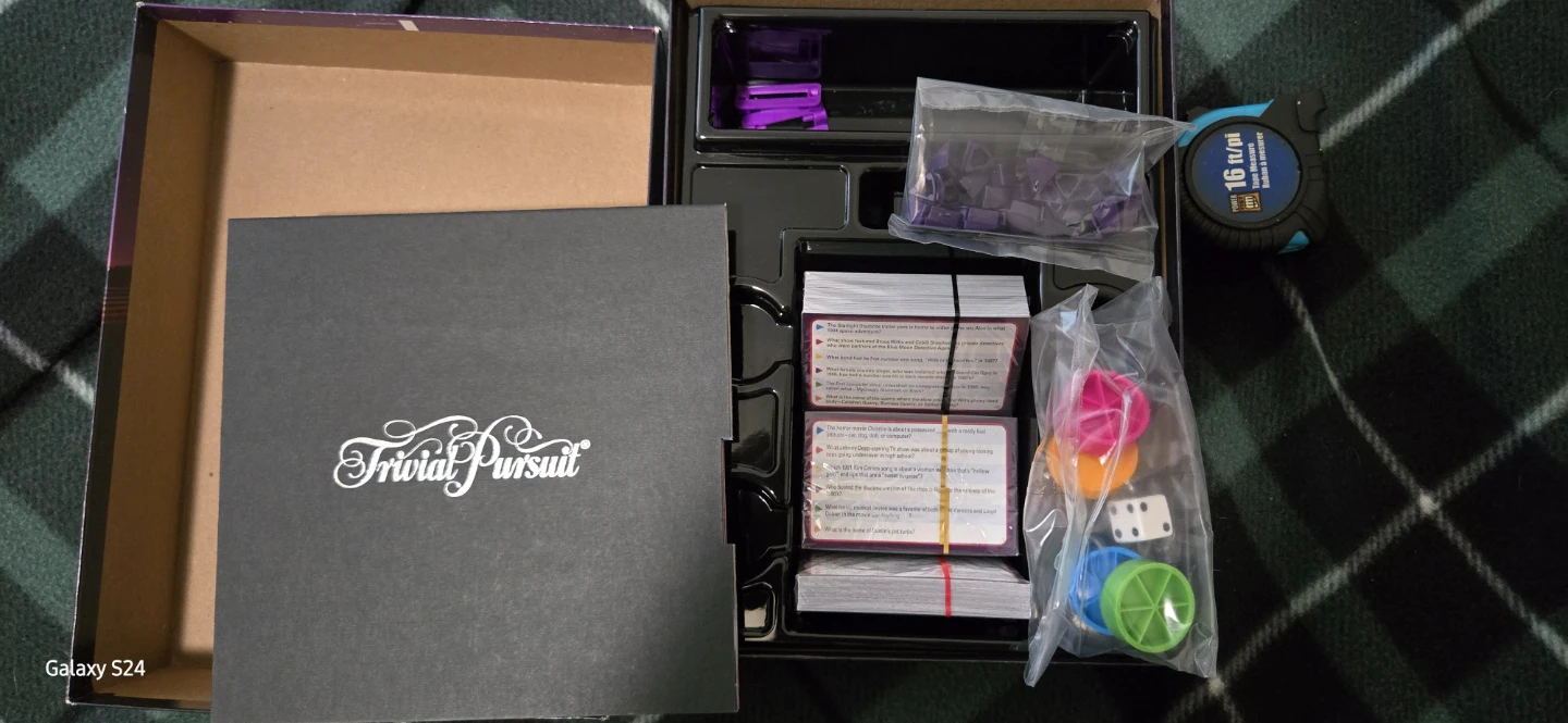 Back to the 80's Stranger Things Edition Board Game - photo 2
